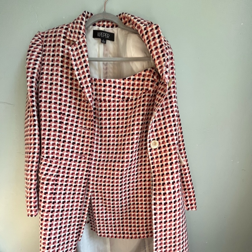 Kasper Red and White suit - Picture 3 of 8